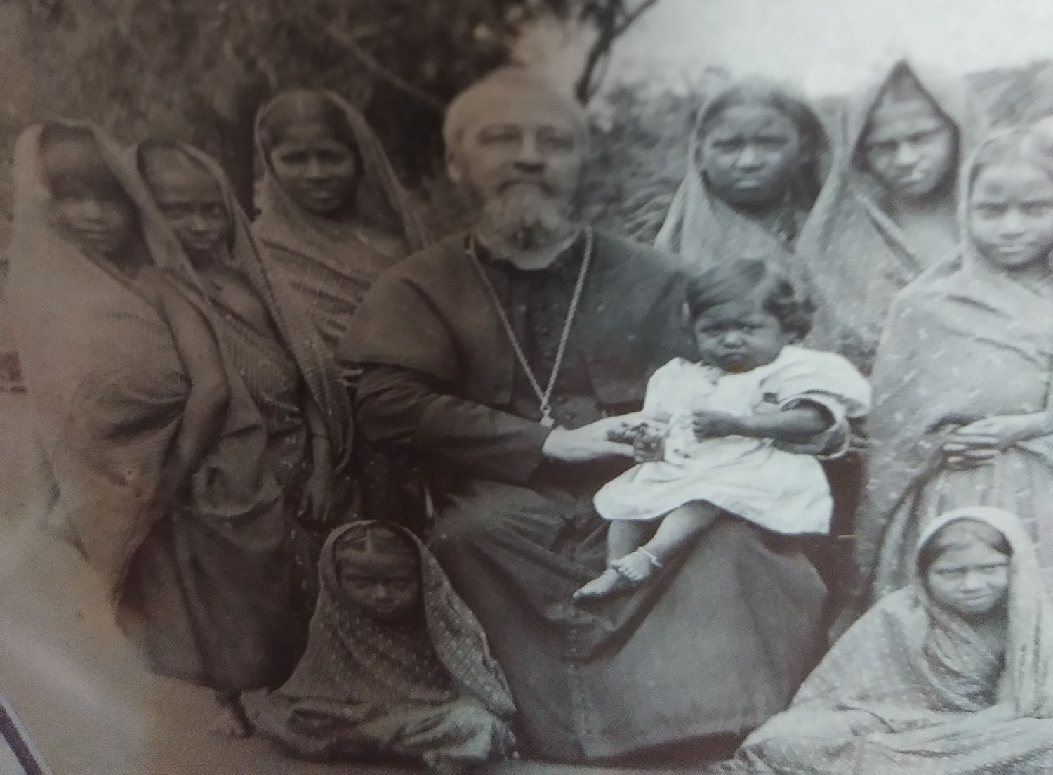 founder-with-children Founder with Children
